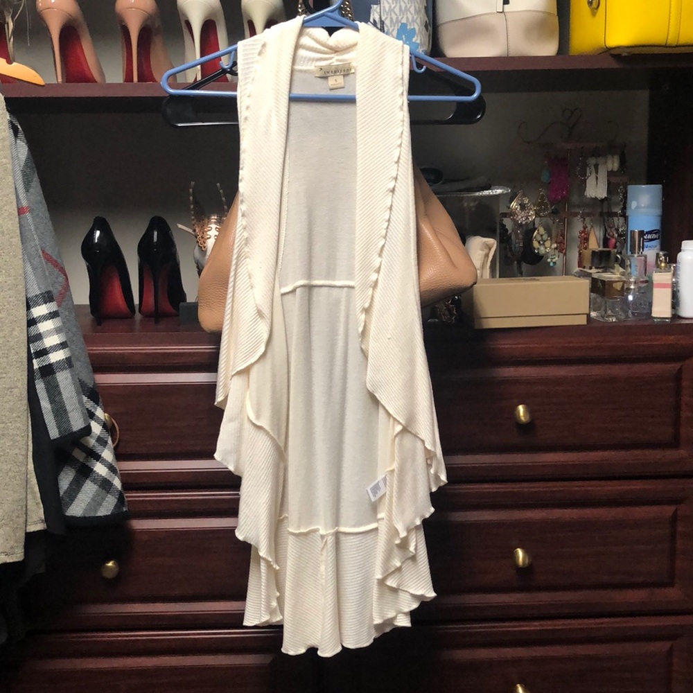 Ruffle cardigan